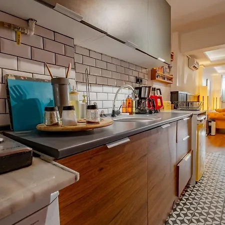 Studio Apartment *